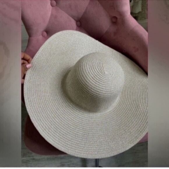Fashionable name brand sun hat for a fraction of the retail price.